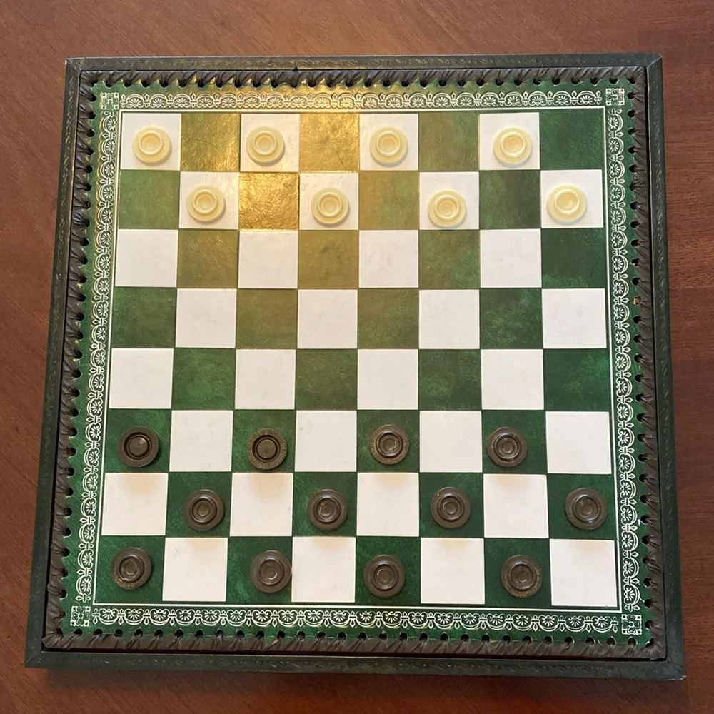 Chess Set-Self Contained. - Picture 4 of 16